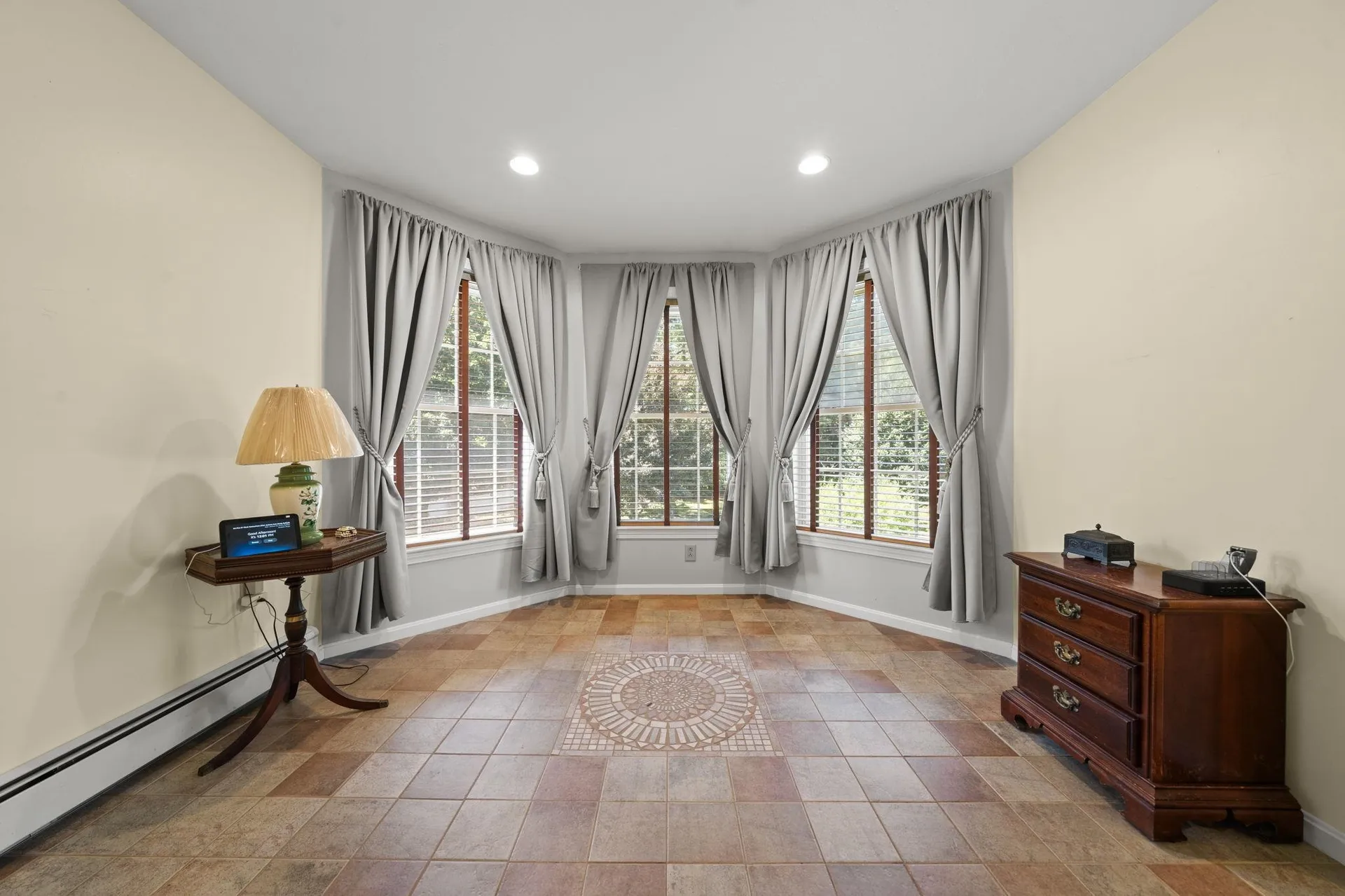 8 Forest Street Londonderry NH 03053