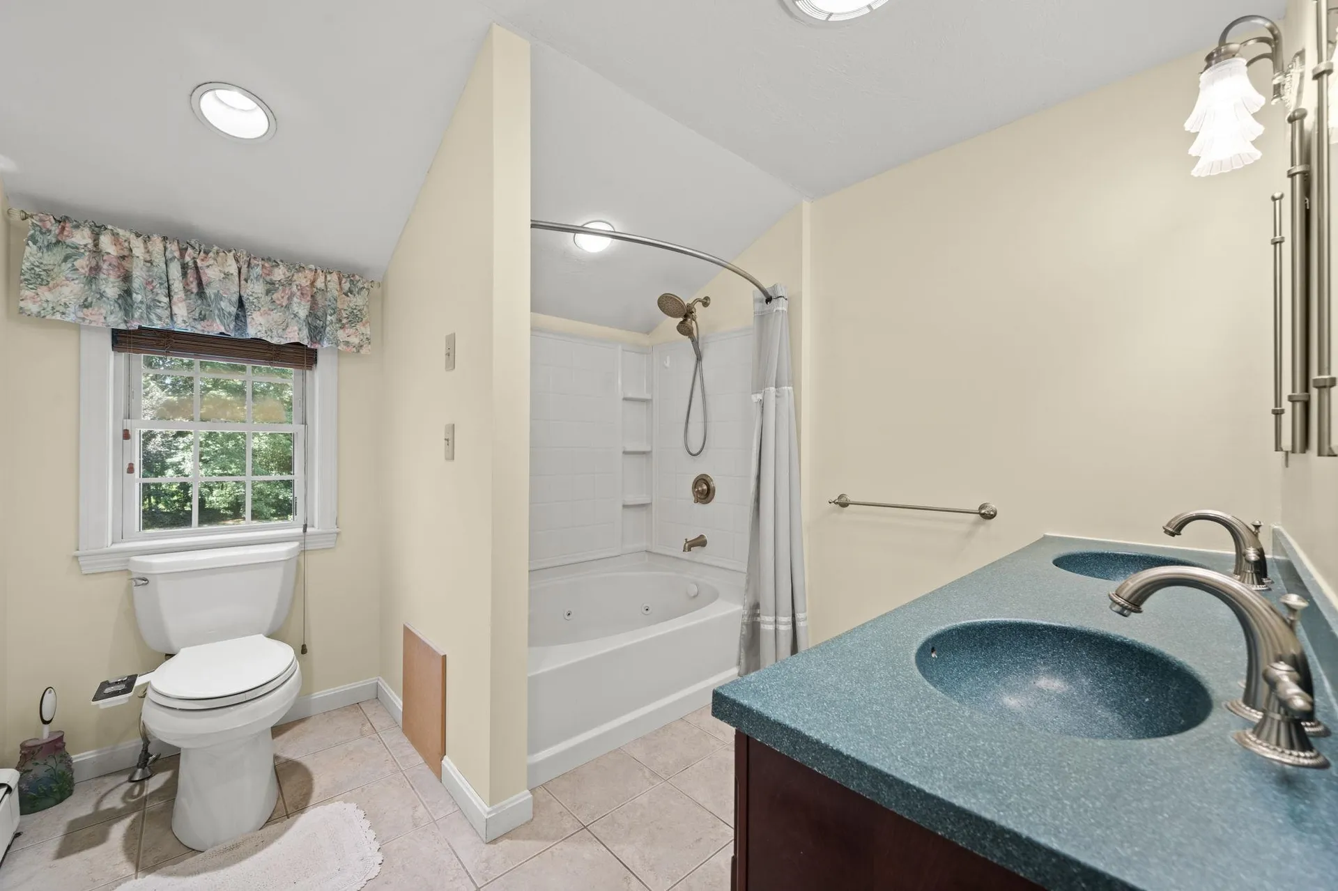 8 Forest Street Londonderry NH 03053