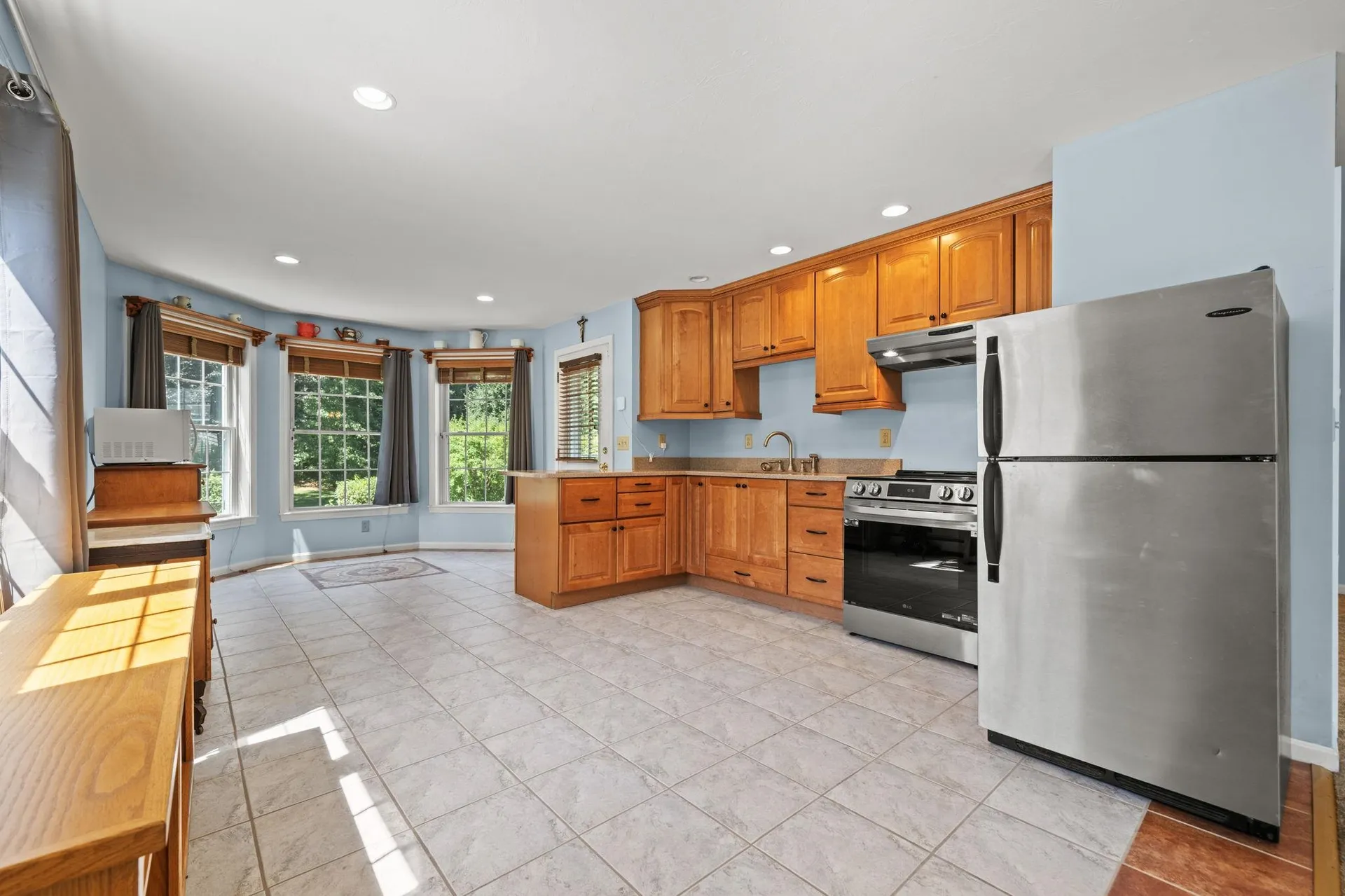 8 Forest Street Londonderry NH 03053