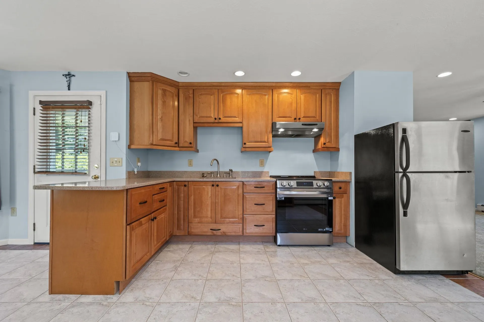 8 Forest Street Londonderry NH 03053