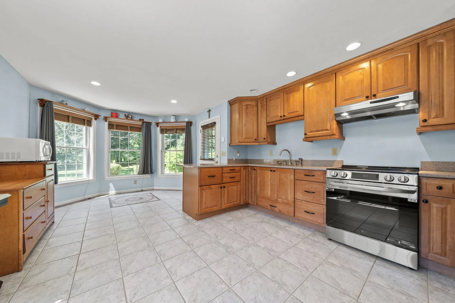 8 Forest Street Londonderry NH 03053