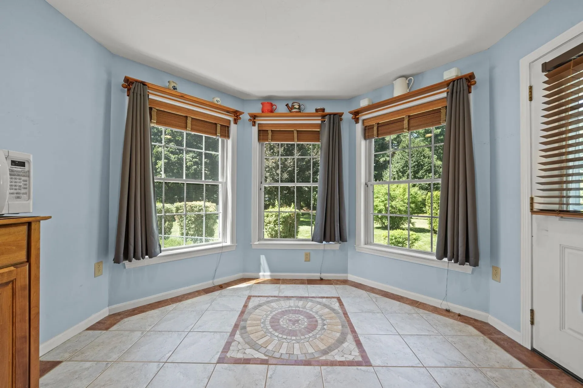 8 Forest Street Londonderry NH 03053
