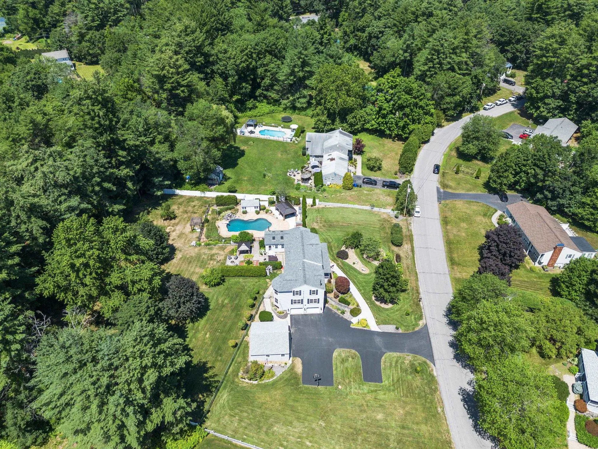 8 Forest Street Londonderry NH 03053