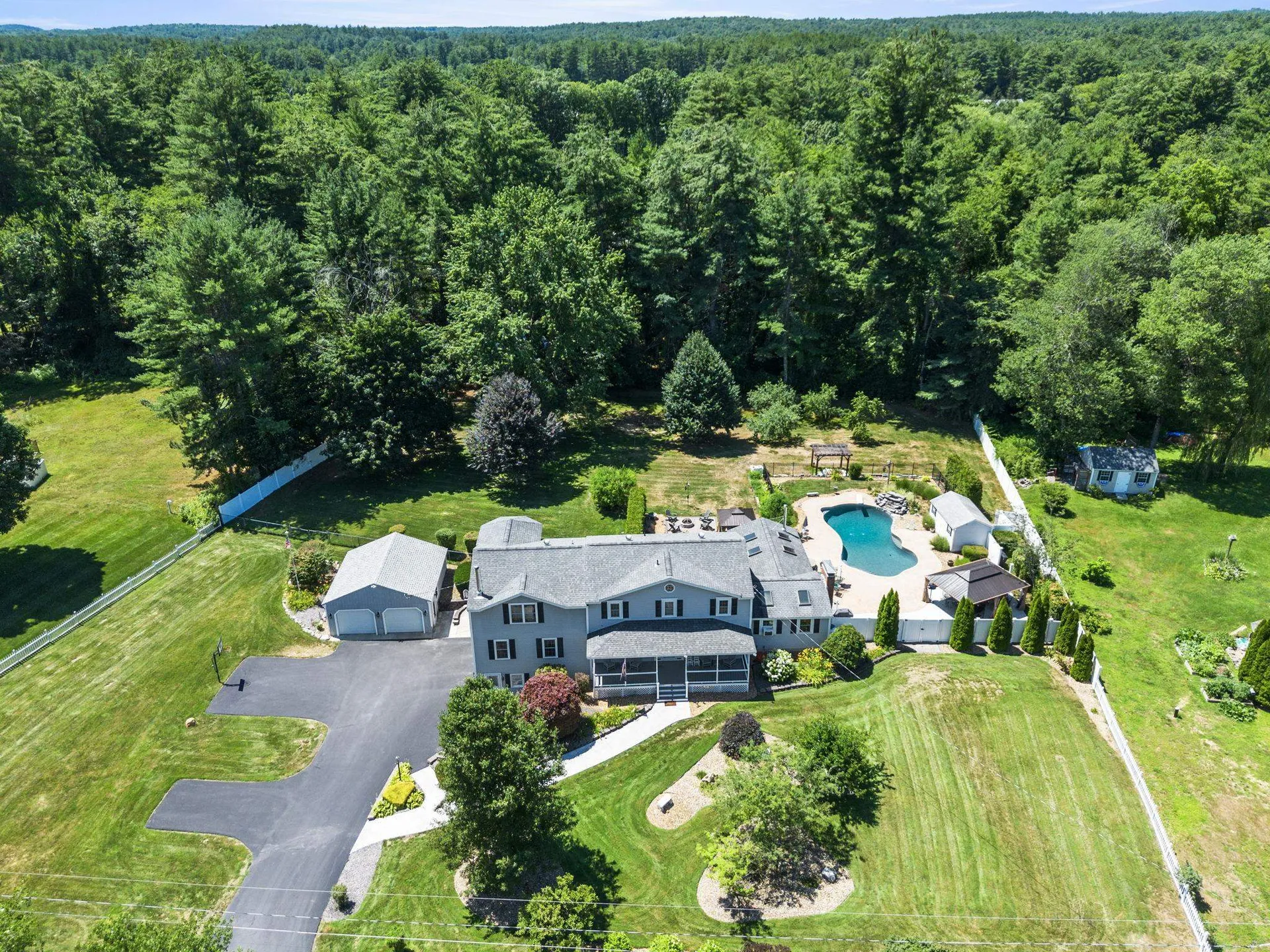 8 Forest Street Londonderry NH 03053