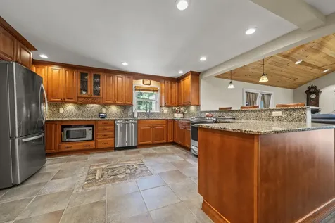 8 Forest Street Londonderry NH 03053