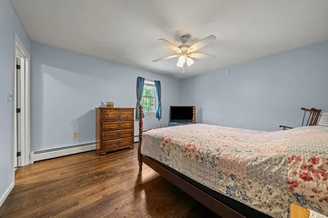 8 Forest Street Londonderry NH 03053