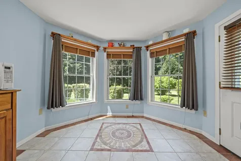 8 Forest Street Londonderry NH 03053