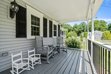 8 Forest Street Londonderry NH 03053