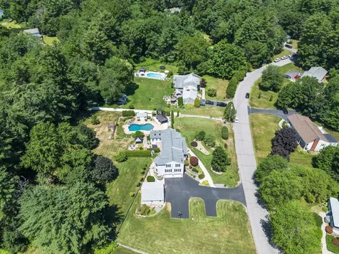 8 Forest Street Londonderry NH 03053