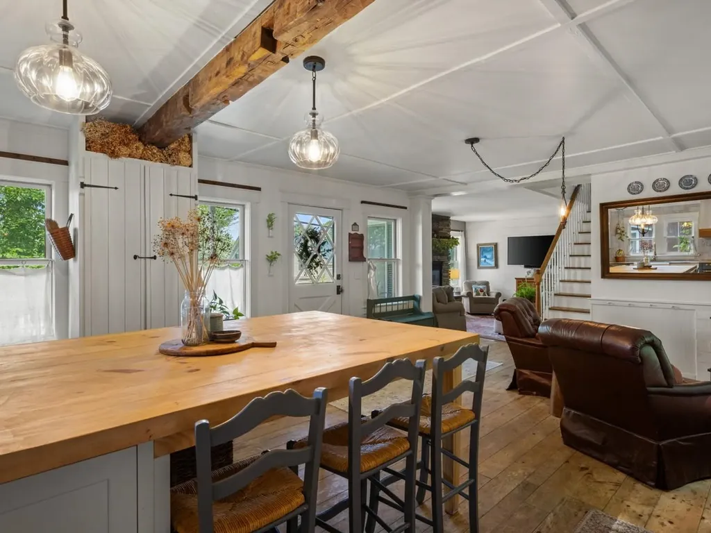 856 Pucker Street Stowe VT 05672