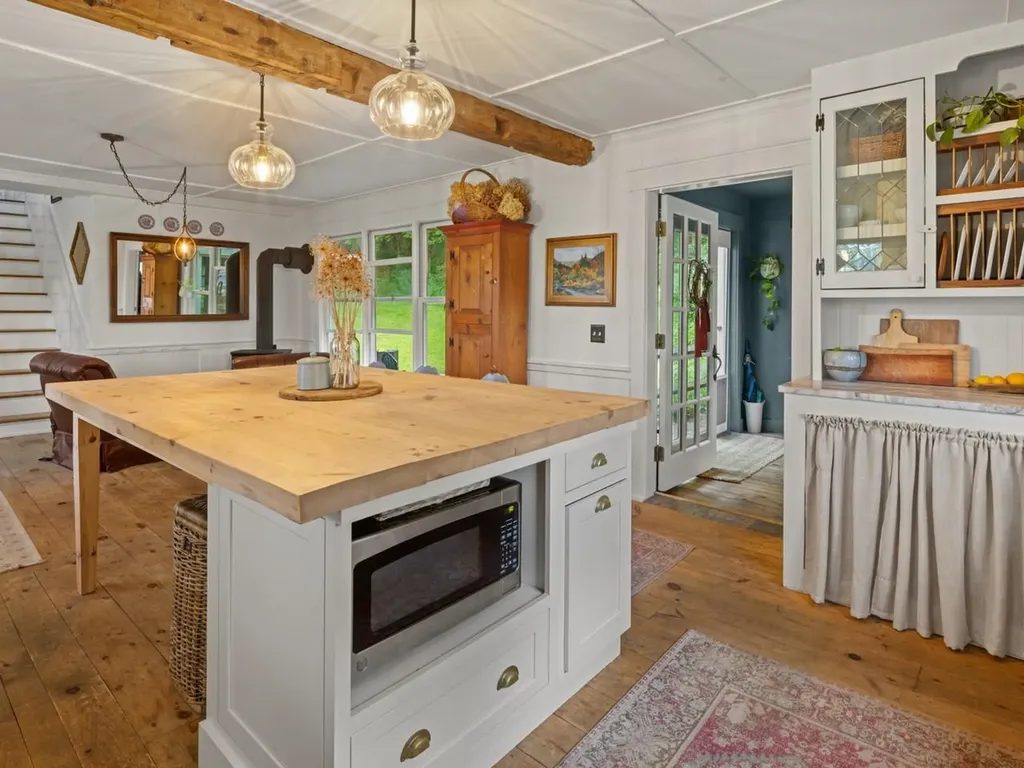 856 Pucker Street Stowe VT 05672