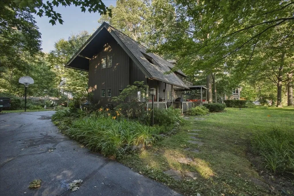243 Biscayne Heights Colchester VT 05446