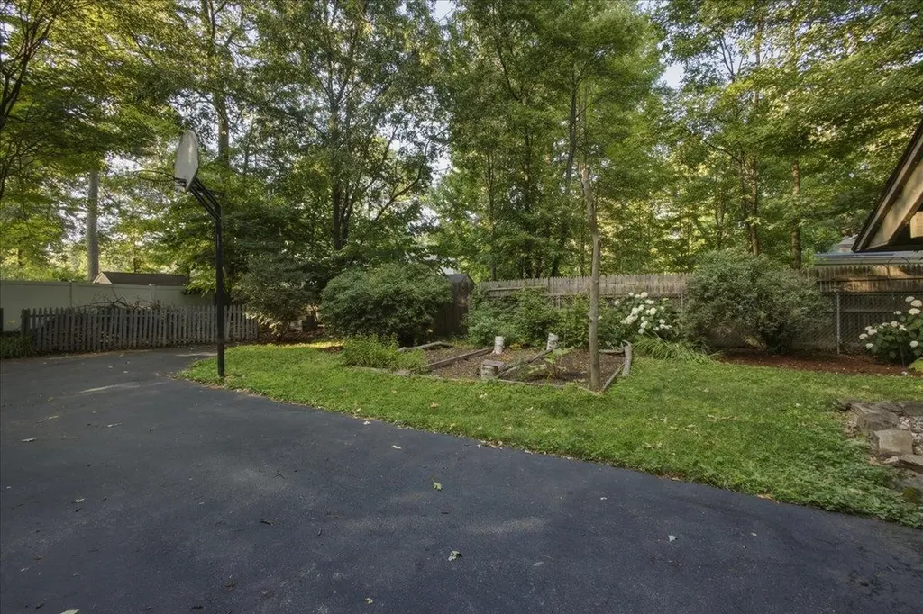 243 Biscayne Heights Colchester VT 05446