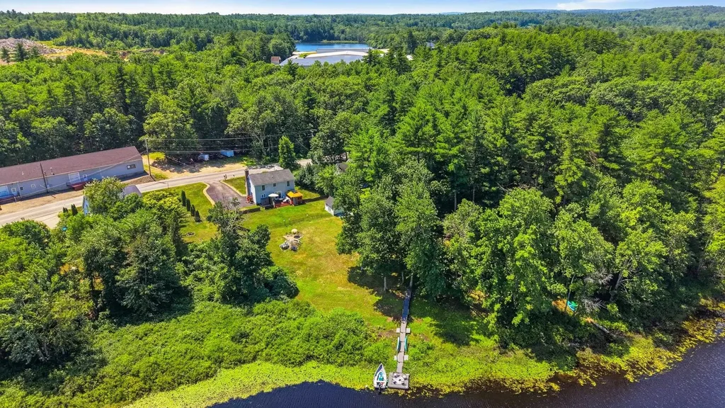 27 Old Manchester Road Raymond NH 03077