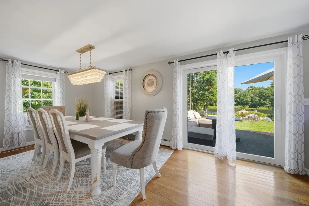 27 Old Manchester Road Raymond NH 03077