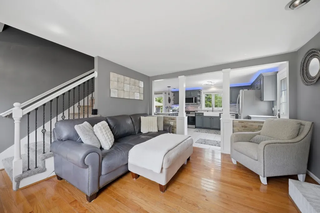 27 Old Manchester Road Raymond NH 03077