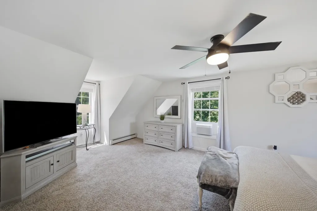 27 Old Manchester Road Raymond NH 03077