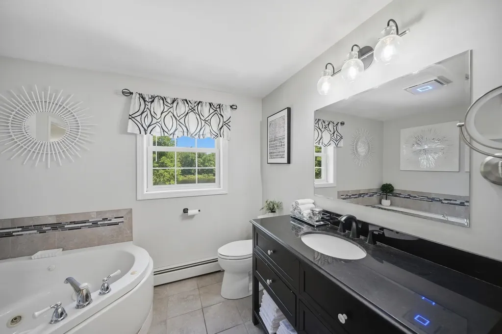 27 Old Manchester Road Raymond NH 03077
