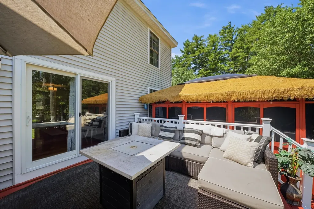 27 Old Manchester Road Raymond NH 03077