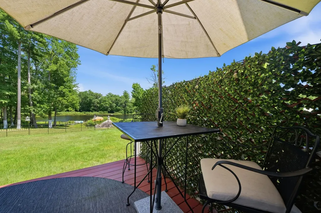 27 Old Manchester Road Raymond NH 03077