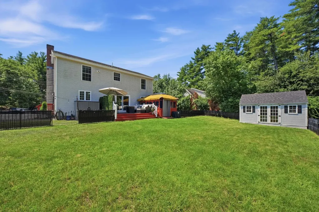 27 Old Manchester Road Raymond NH 03077