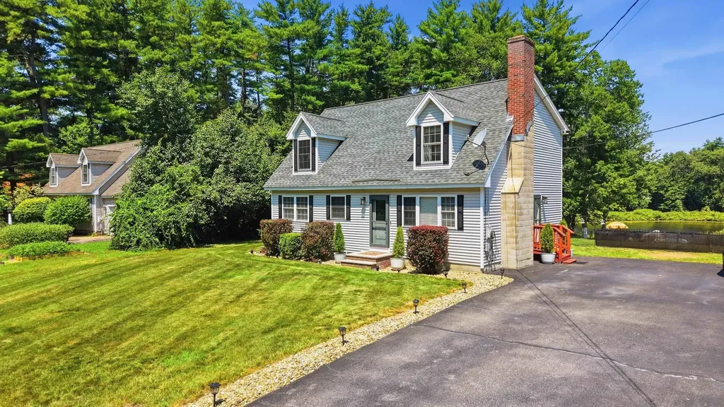 27 Old Manchester Road Raymond NH 03077