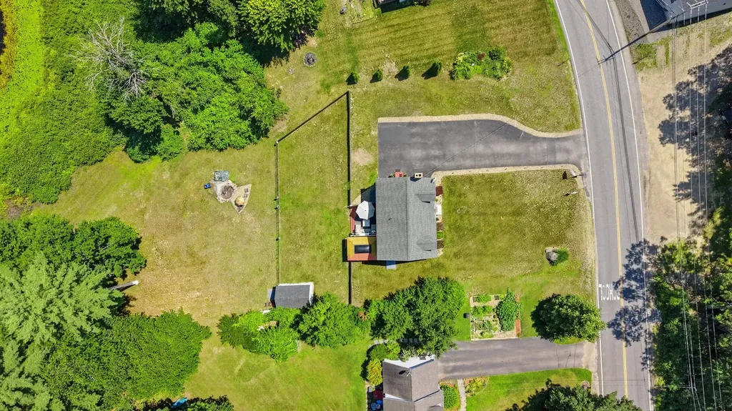 27 Old Manchester Road Raymond NH 03077