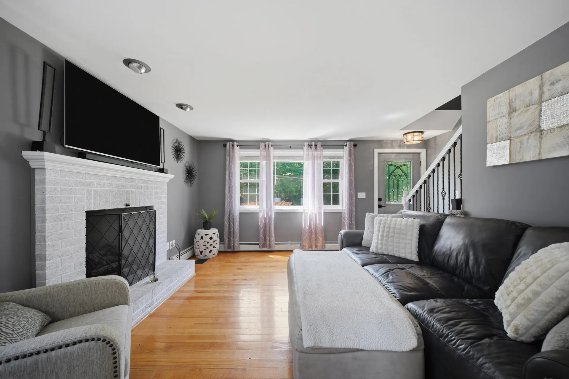 27 Old Manchester Road Raymond NH 03077