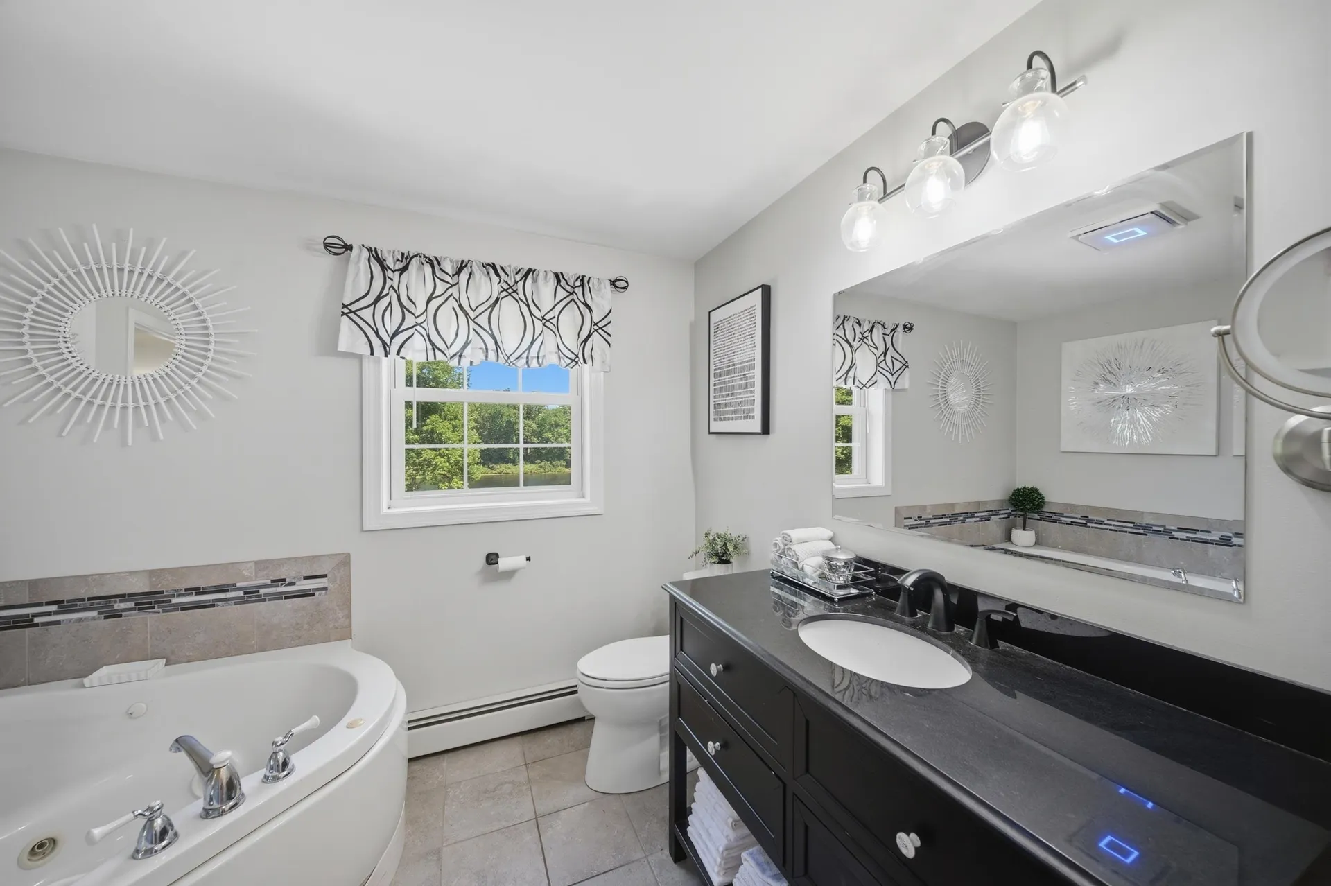 27 Old Manchester Road Raymond NH 03077