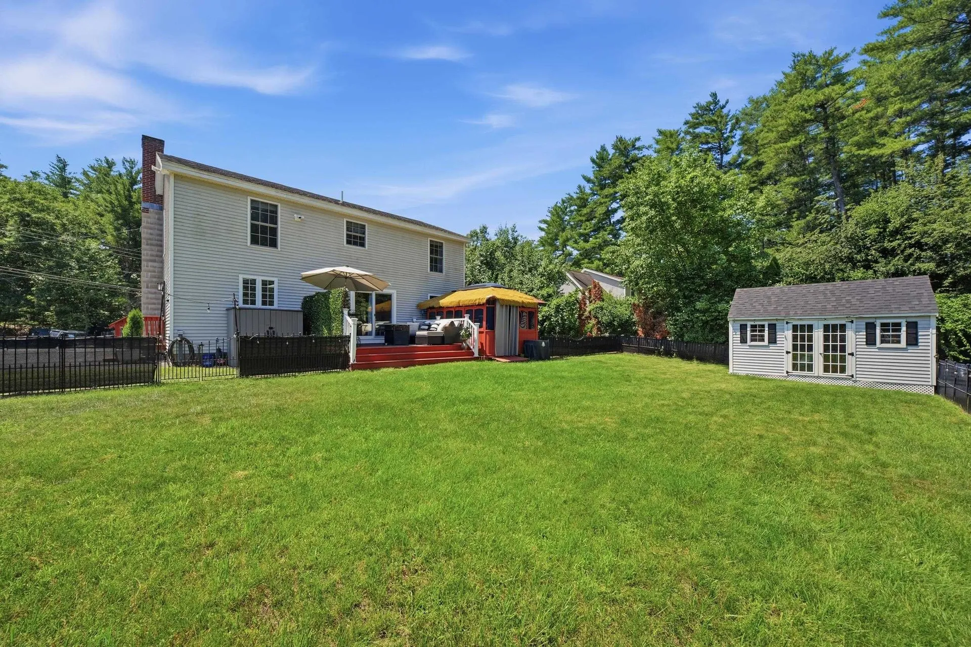 27 Old Manchester Road Raymond NH 03077