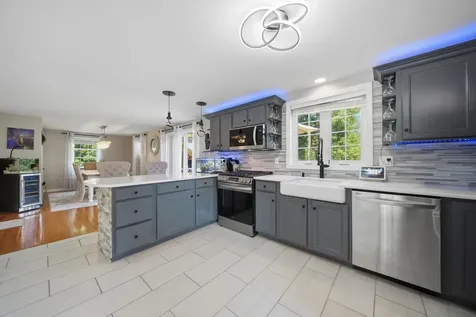 27 Old Manchester Road Raymond NH 03077