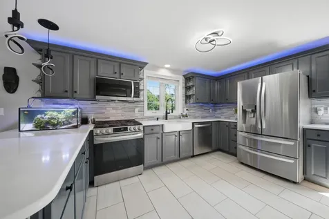 27 Old Manchester Road Raymond NH 03077