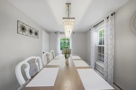 27 Old Manchester Road Raymond NH 03077