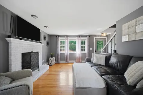 27 Old Manchester Road Raymond NH 03077