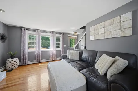 27 Old Manchester Road Raymond NH 03077