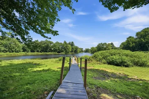 27 Old Manchester Road Raymond NH 03077