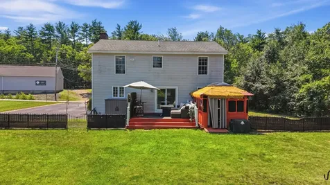 27 Old Manchester Road Raymond NH 03077