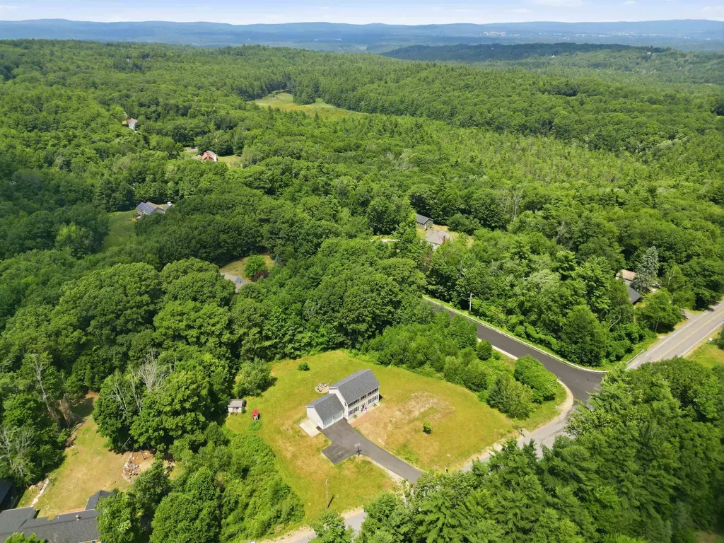 34 Dunbarton Center Road Bow NH 03304