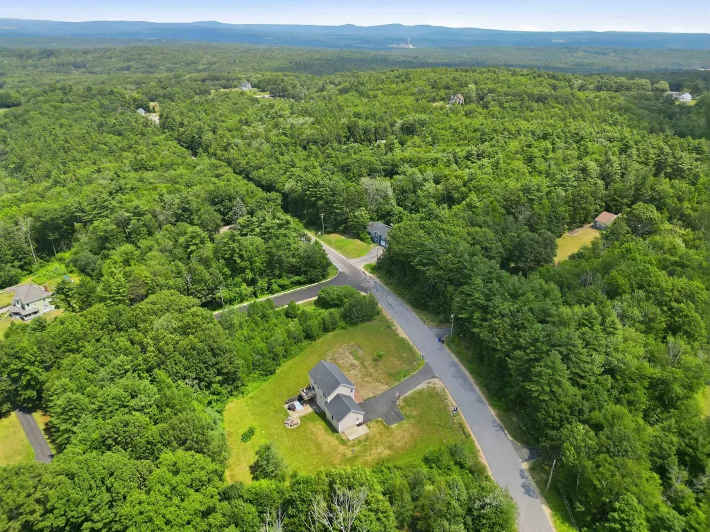 34 Dunbarton Center Road Bow NH 03304