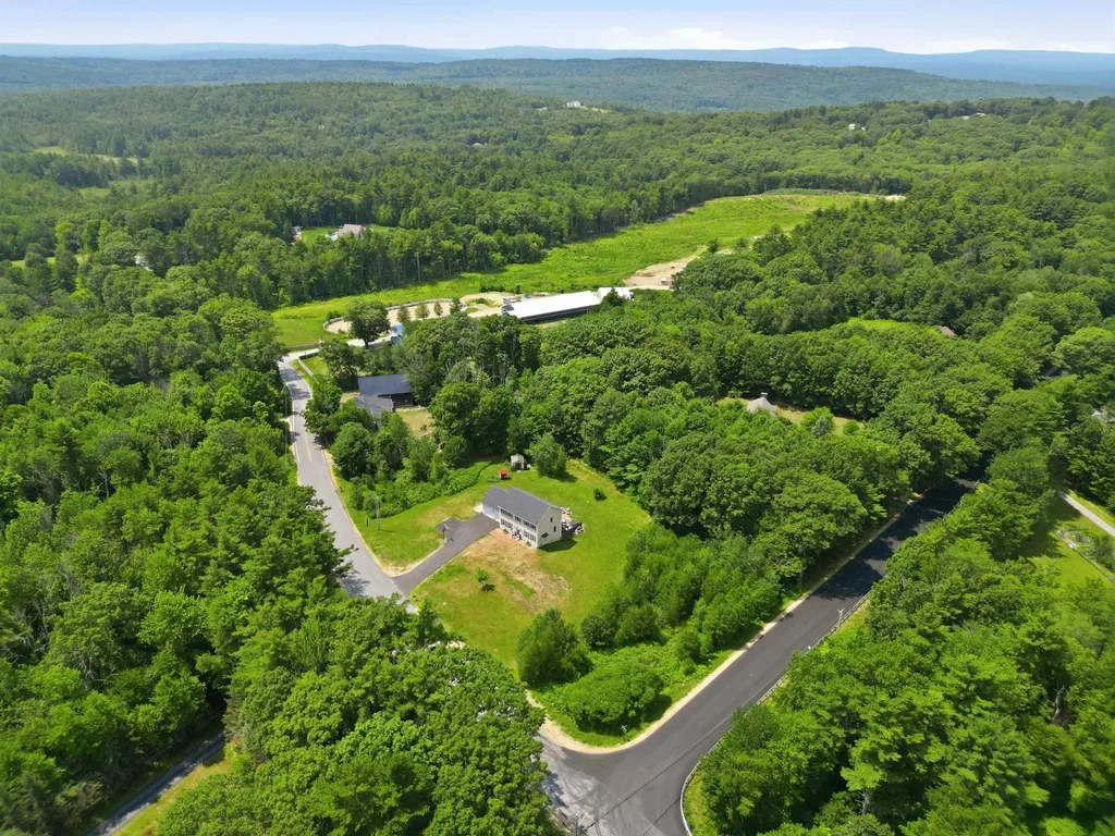 34 Dunbarton Center Road Bow NH 03304