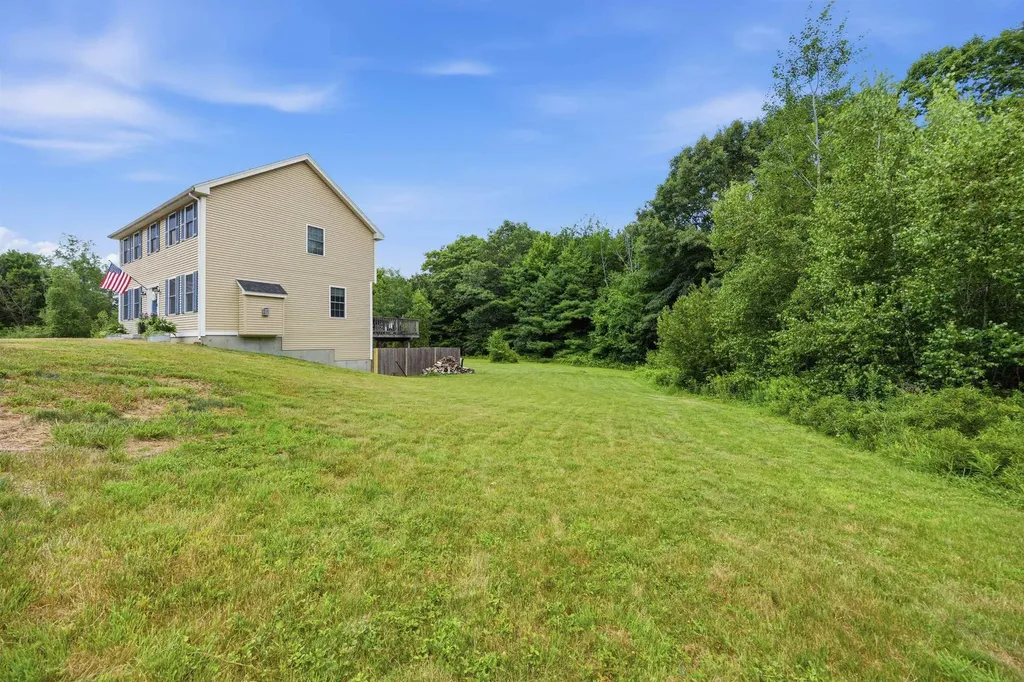 34 Dunbarton Center Road Bow NH 03304
