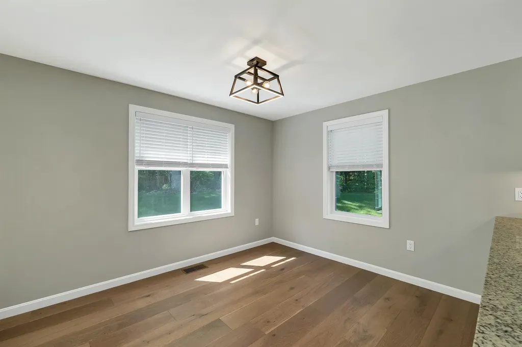101 Centerwood Way Manchester NH 03102