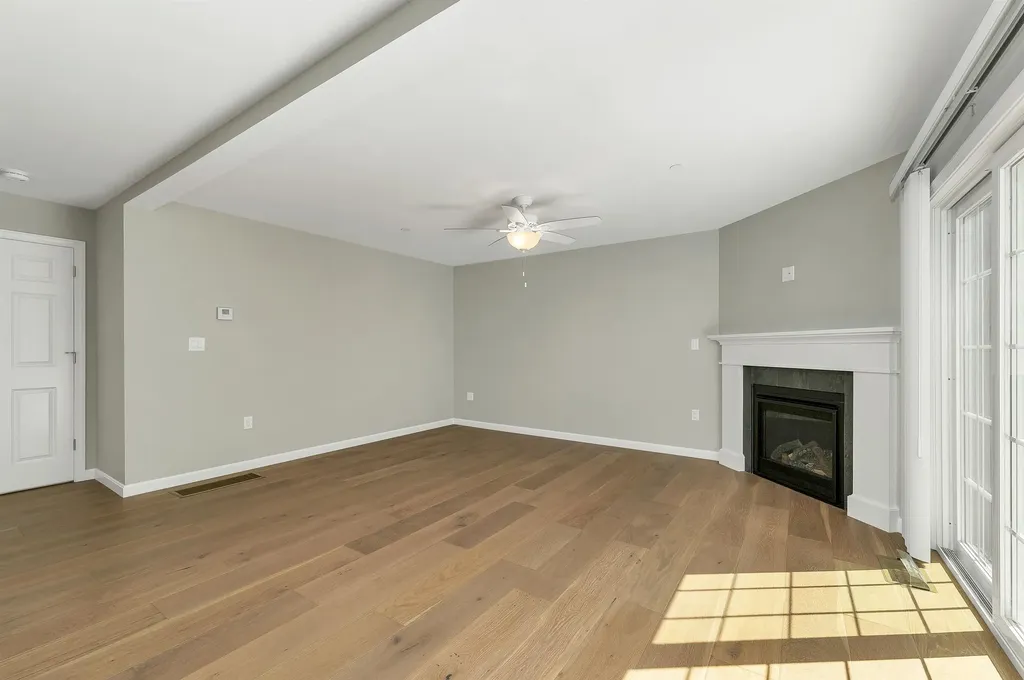 101 Centerwood Way Manchester NH 03102