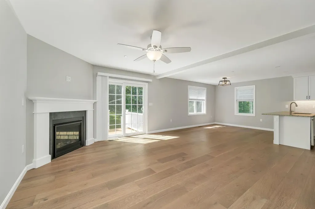 101 Centerwood Way Manchester NH 03102
