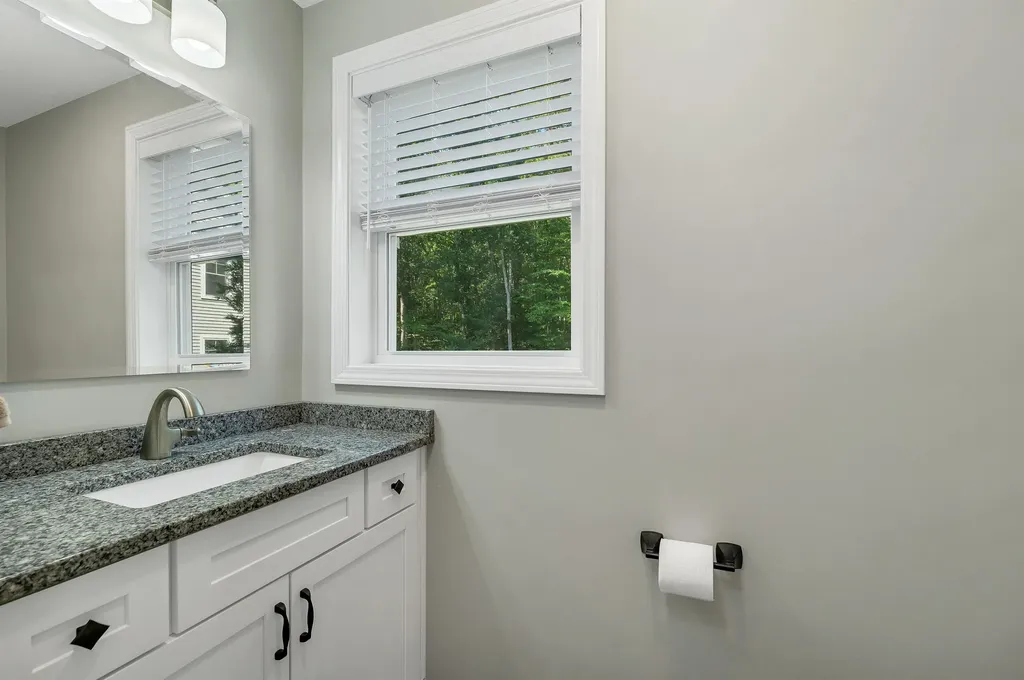 101 Centerwood Way Manchester NH 03102