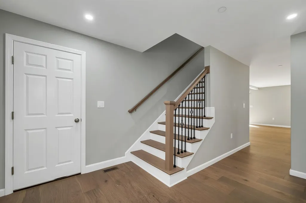 101 Centerwood Way Manchester NH 03102