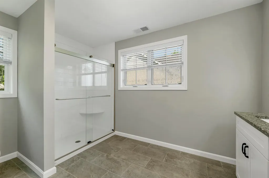 101 Centerwood Way Manchester NH 03102