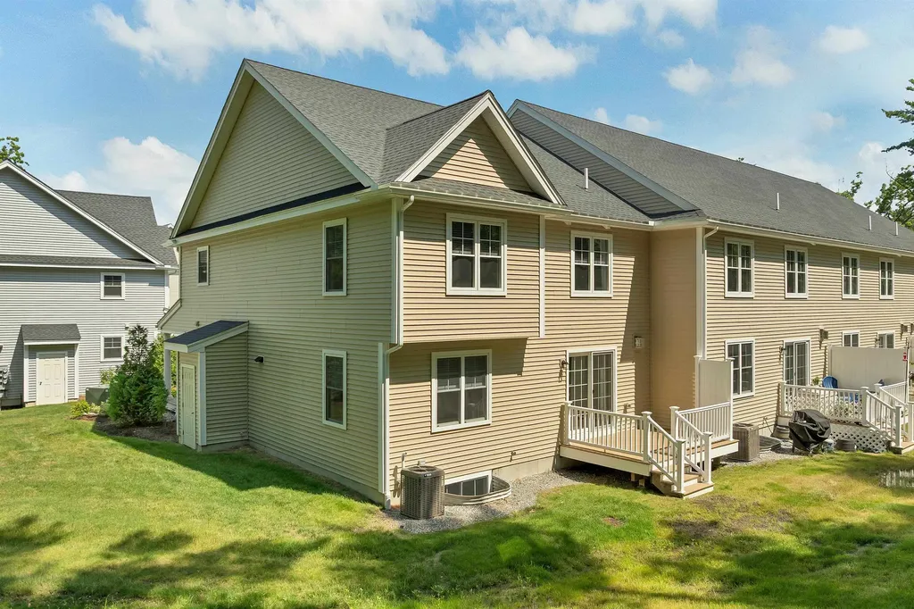 101 Centerwood Way Manchester NH 03102