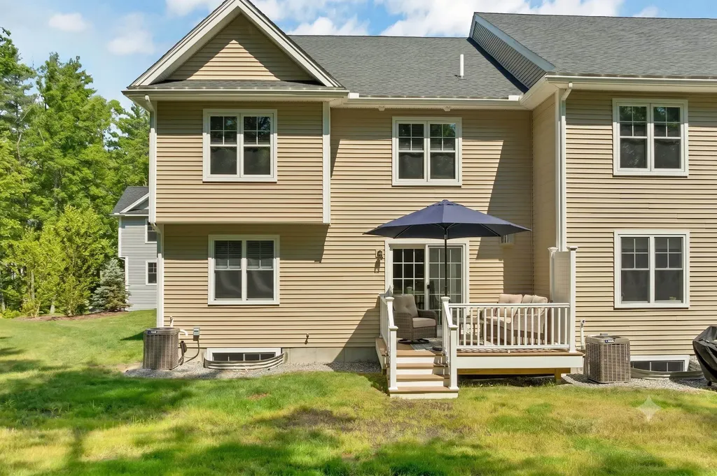 101 Centerwood Way Manchester NH 03102