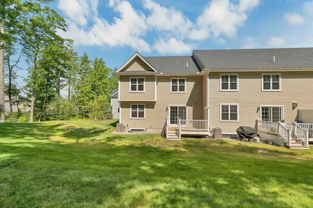 101 Centerwood Way Manchester NH 03102